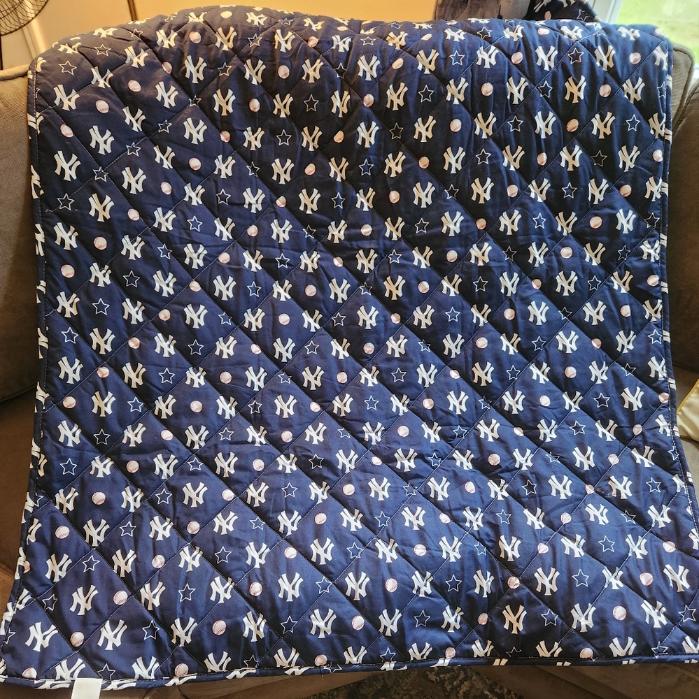 NY Yankee Crib Set - Picture 2 of 5